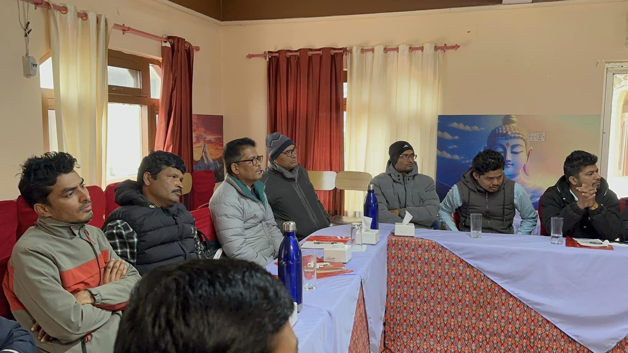 गोष्ठीमा सहभागी